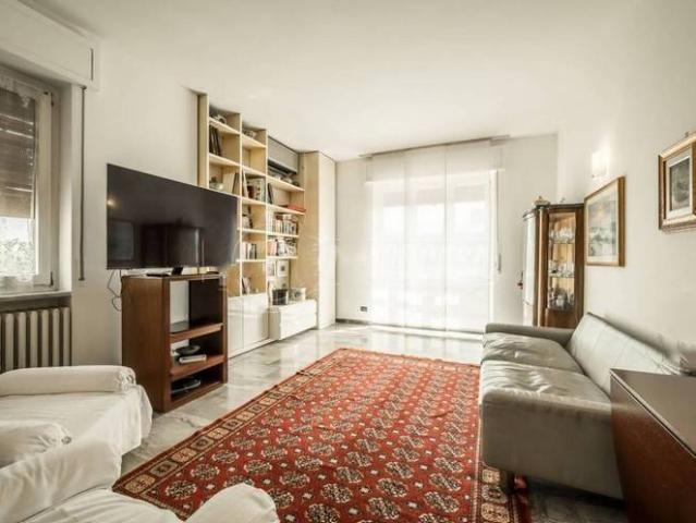 Quadrilocale in vendita a Milano via Chianciano, Affori