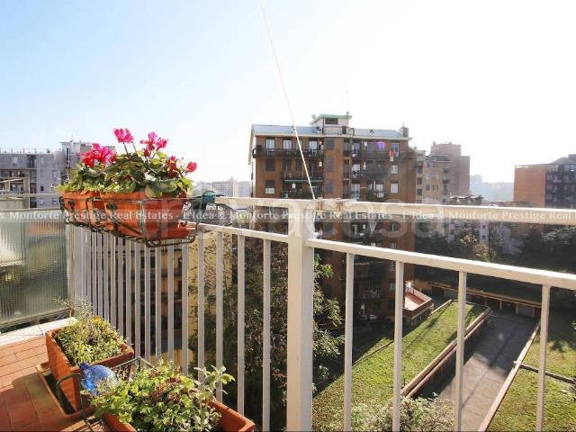 Quadrilocale in vendita a Milano via Curio Dentato, Giambellino