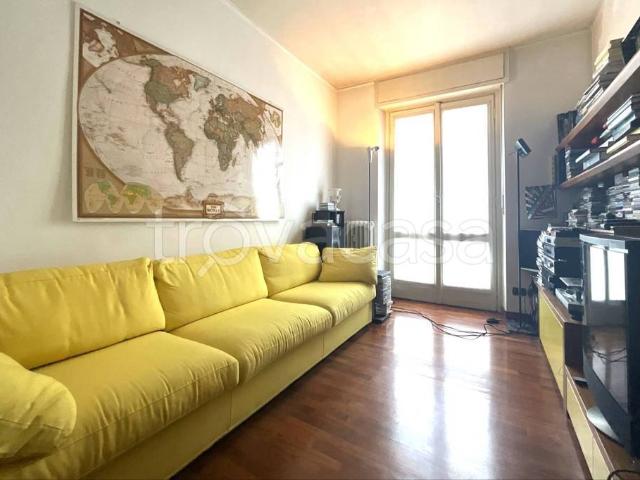 Quadrilocale in vendita a Milano via Achille Bizzoni, Maggiolina