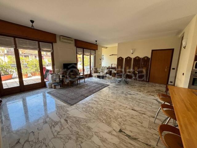 Quadrilocale in vendita a Milano via dei Grimani, 16, Dezza