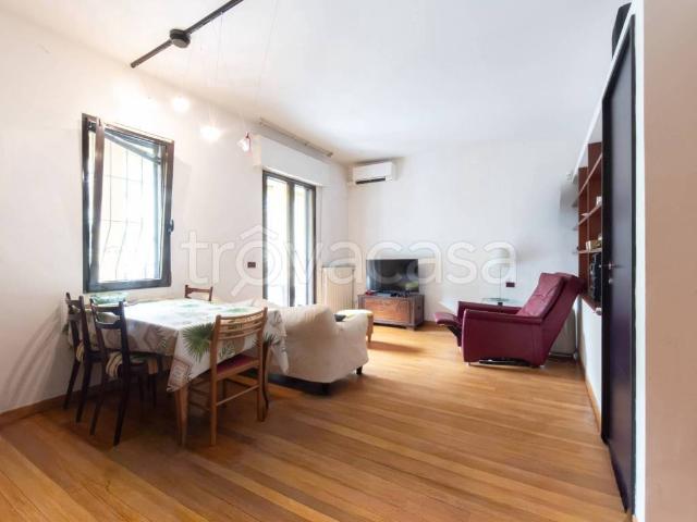 Quadrilocale in vendita a Milano via Ettore Paladini, Città Studi