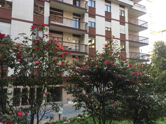 Quadrilocale in vendita a Milano via frua 22, De Angeli