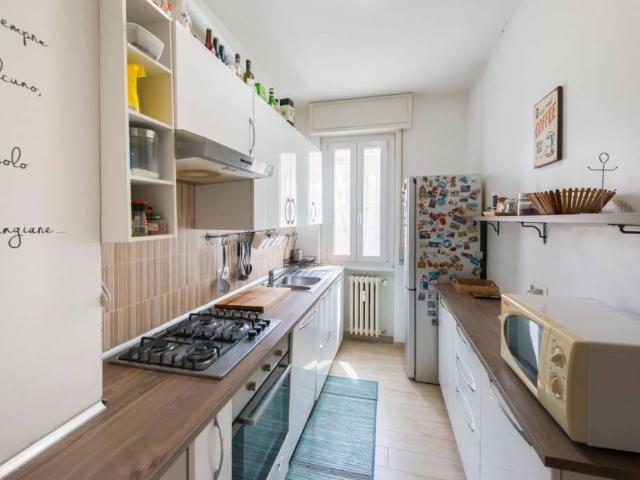 Quadrilocale in vendita a Milano via Lorenteggio, Giambellino