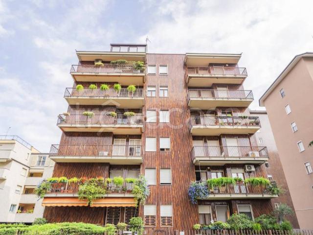 Quadrilocale in vendita a Milano via Staro, 9, Quartiere Feltre
