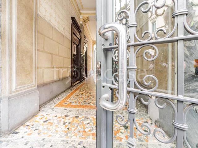 Quadrilocale in vendita a Milano via Principe Amedeo, Turati