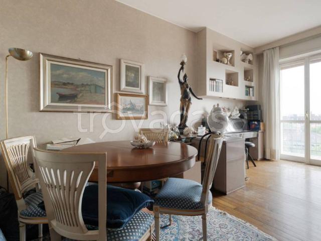 Quadrilocale in vendita a Milano via Val di Sole, 10, Vigentino Fatima