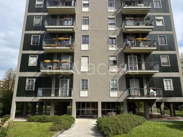 Quadrilocale in vendita a Milano, Argonne Corsica