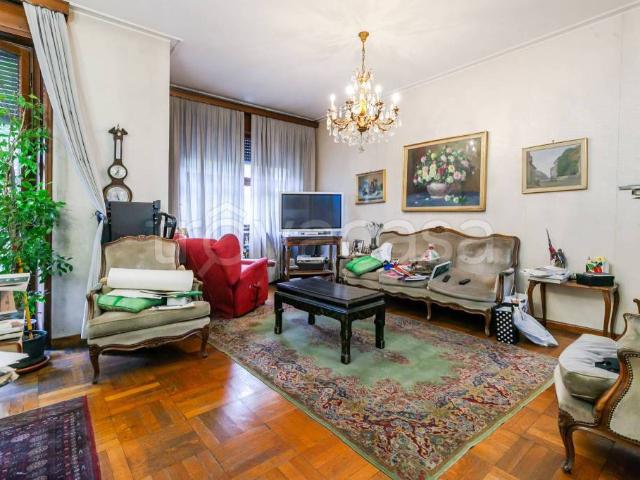 Quadrilocale in vendita a Milano, Buenos Aires