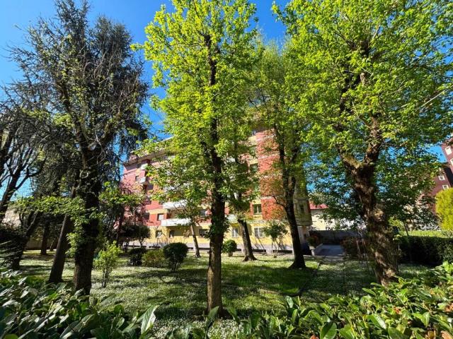 Quadrilocale in vendita a Milano, Piazzale Siena