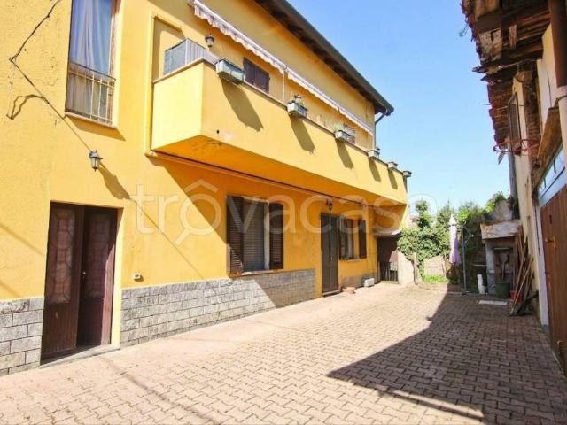 Quadrilocale in vendita a Misinto vicolo Piave, 54
