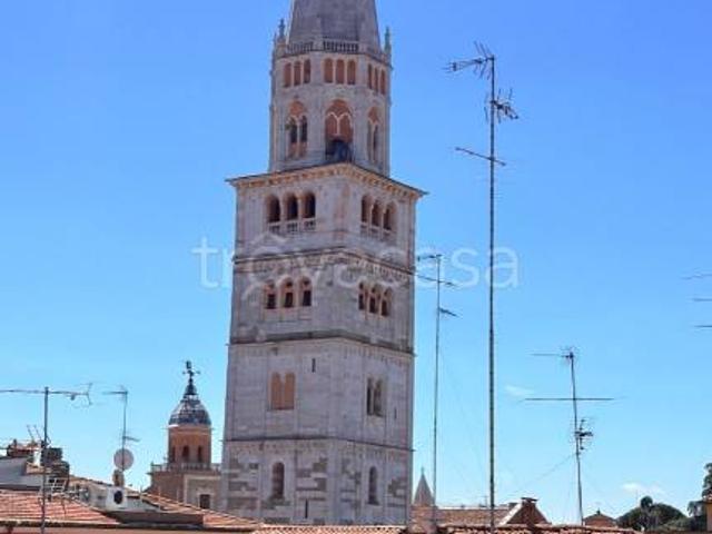 Quadrilocale in vendita a Modena via Francesco Rismondo, Centro Storico