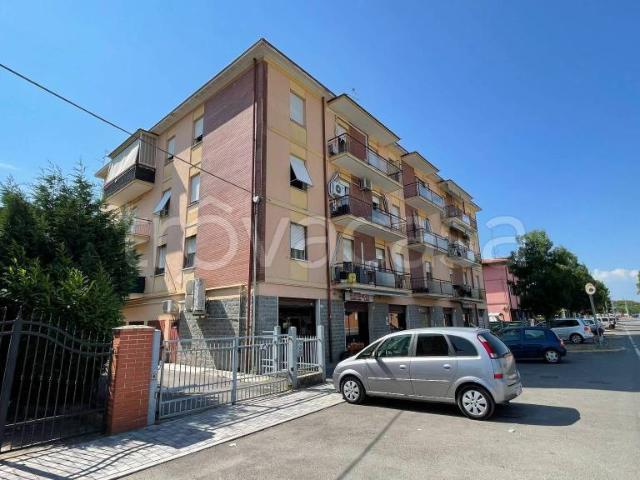 Quadrilocale in vendita a Modena viale del Mercato, 54, Sacca Stazione