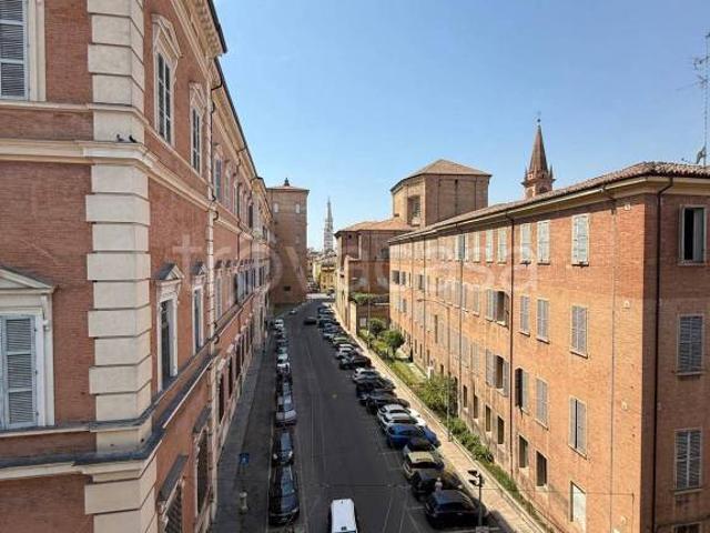 Quadrilocale in vendita a Modena, Centro Storico