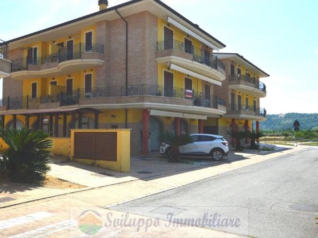 Quadrilocale in vendita a Monsampolo del Tronto viale Giorgio la Pira