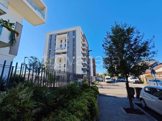 Quadrilocale in vendita a Monza via Giuseppe Giacosa, 26, Cederna