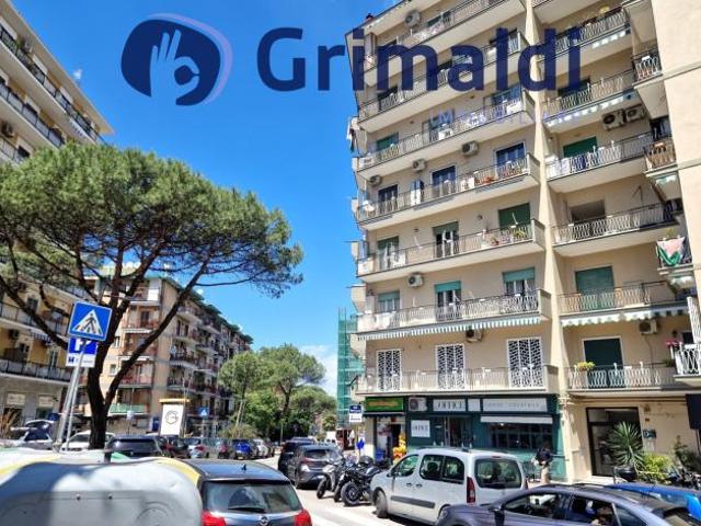 Quadrilocale in vendita a Napoli