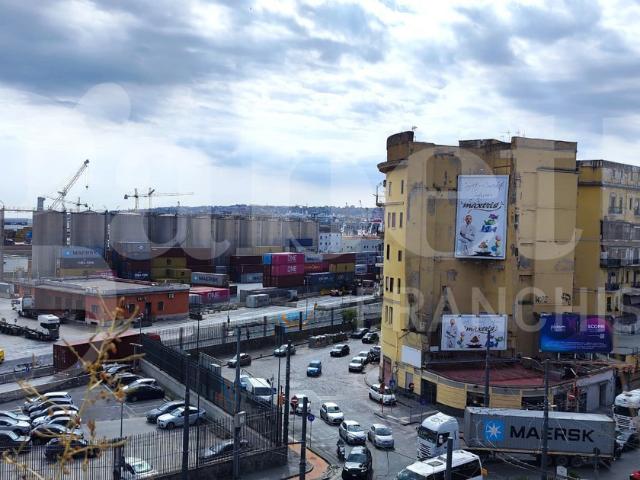 Quadrilocale in vendita a Napoli