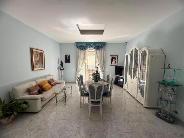 Quadrilocale in vendita a Napoli