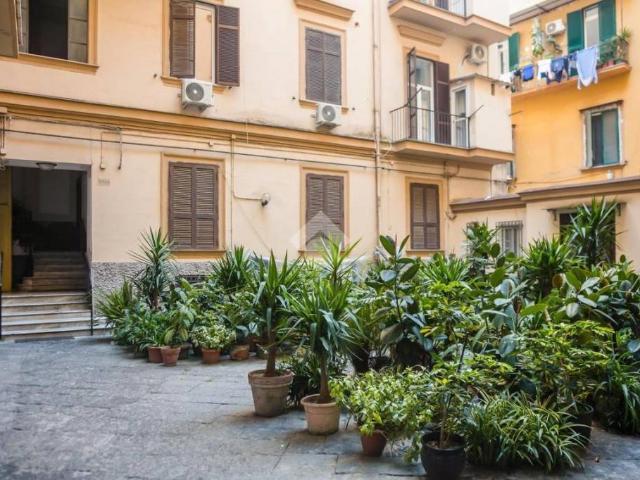 Quadrilocale in vendita a Napoli, Tribunali