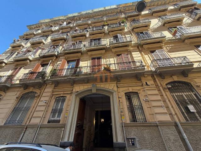 Quadrilocale in vendita a Napoli via Giuseppe De Blasiis, Centro Storico