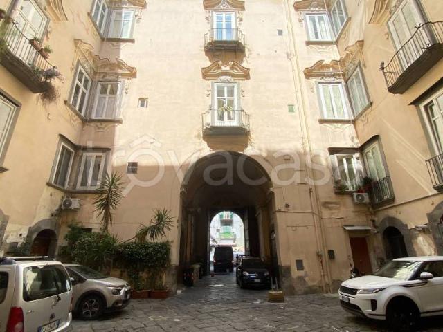 Quadrilocale in vendita a Napoli via dei Vergini, 19, Sanità