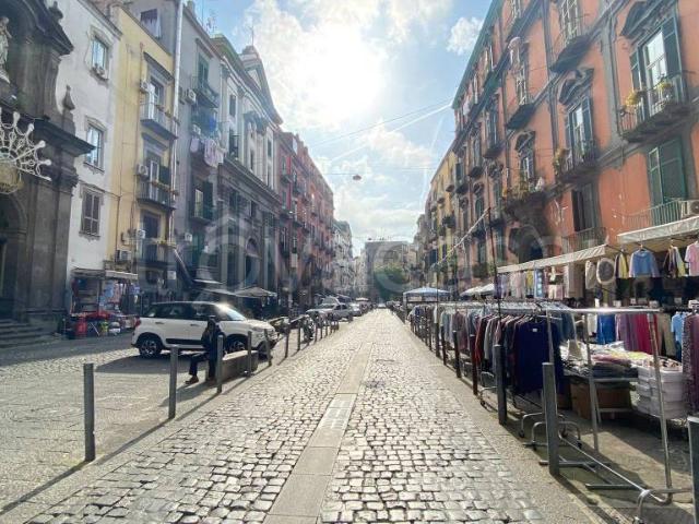 Quadrilocale in vendita a Napoli via dei Vergini, 25, Sanità