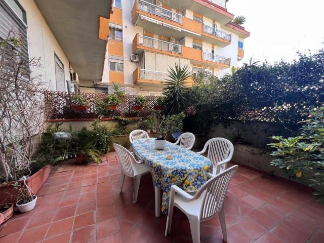 Quadrilocale in vendita a Napoli via Nuova San Rocco, Colli Aminei Capodimonte