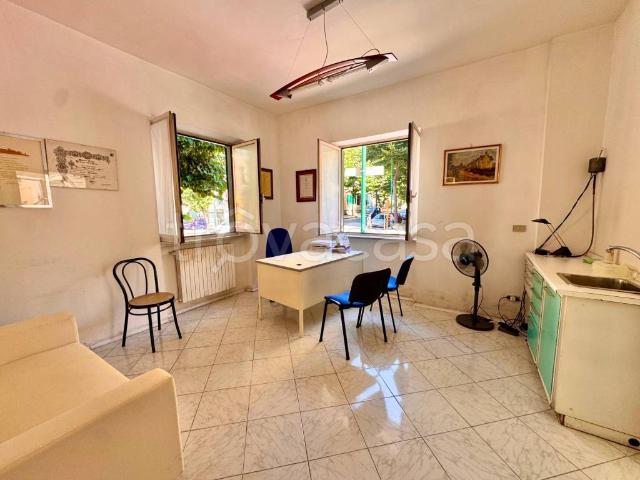 Quadrilocale in vendita a Napoli via Saverio Altamura, 2, Arenella