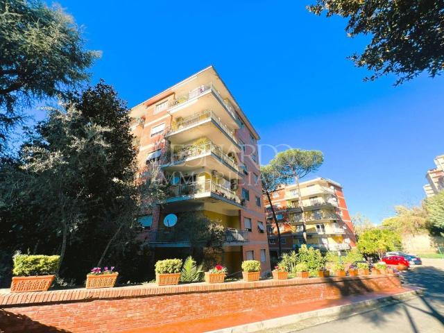 Quadrilocale in vendita a Napoli via San Domenico, Vomero