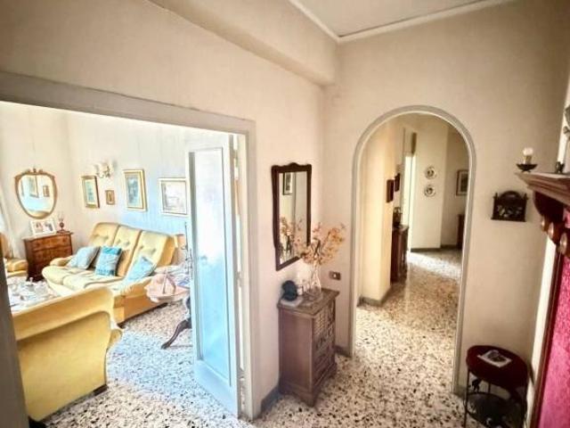 Quadrilocale in vendita a Napoli via San Giacomo dei Capri, Arenella