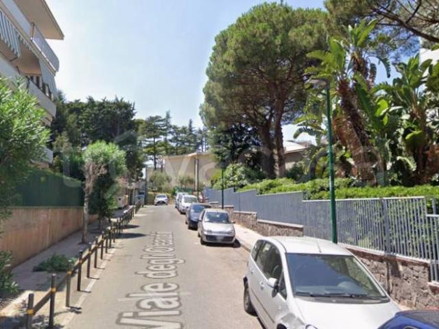Trilocale in vendita a Napoli viale degli Oleandri, Colli Aminei Capodimonte