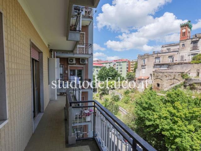 Quadrilocale in vendita a Napoli, Arenella
