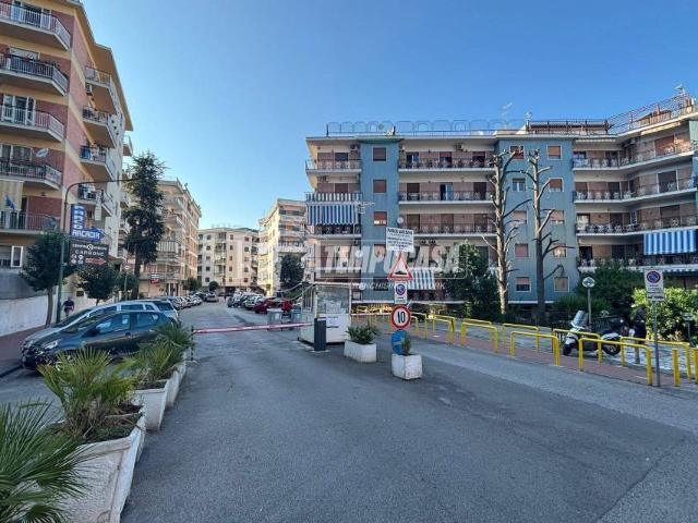 Quadrilocale in vendita a Napoli, Colli Aminei Capodimonte