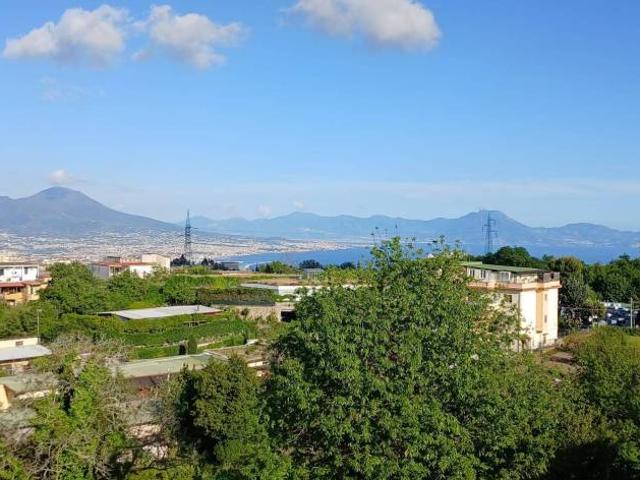 Quadrilocale in vendita a Napoli, Rione Alto