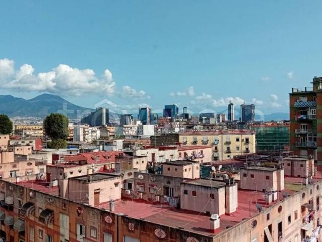 Quadrilocale in vendita a Napoli, San Carlo all'Arena