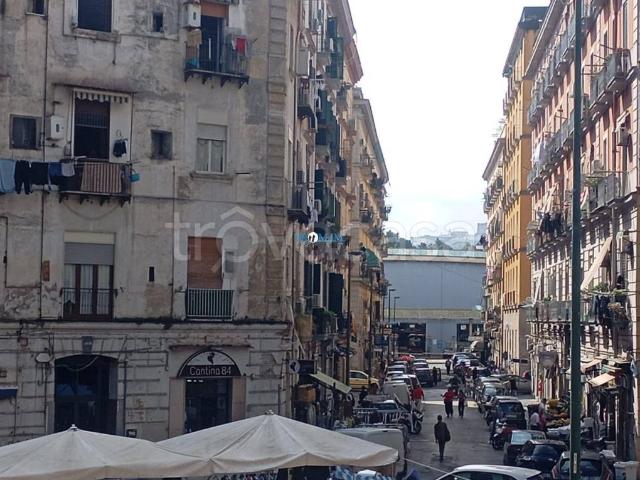 Quadrilocale in vendita a Napoli, San Carlo all'Arena