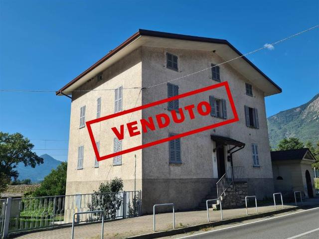 Quadrilocale in vendita a Novate Mezzola via Nazionale