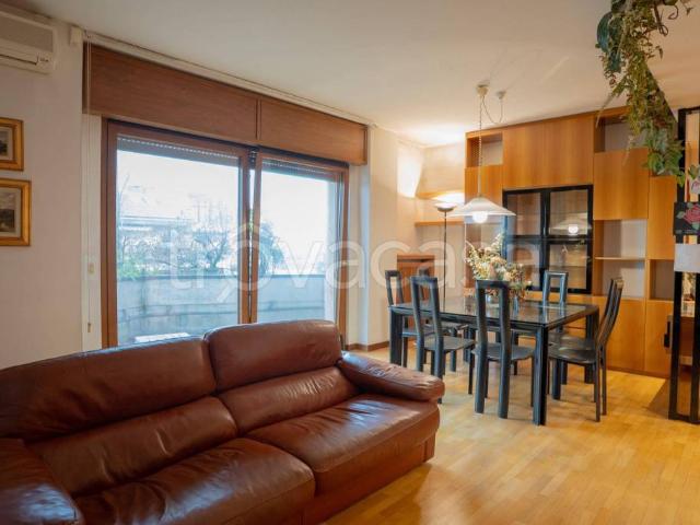 Quadrilocale in vendita a Nova Milanese via Eugenio Villoresi, 44