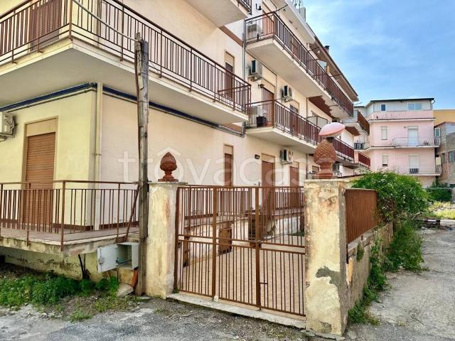 Quadrilocale in vendita a Oliveri via Rosate, 23