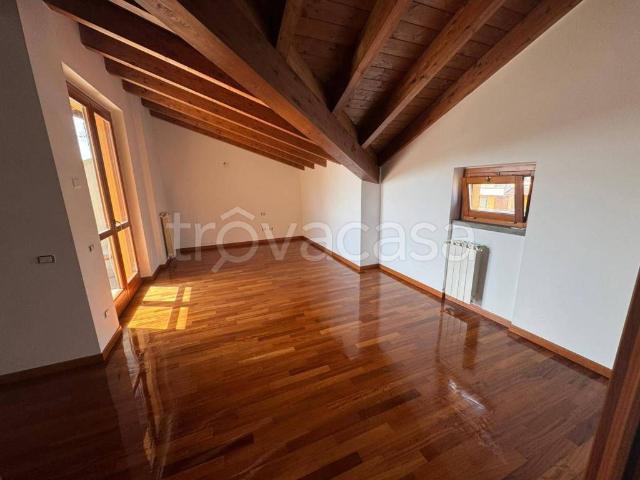 Quadrilocale in vendita a Osio Sotto via petrocchi