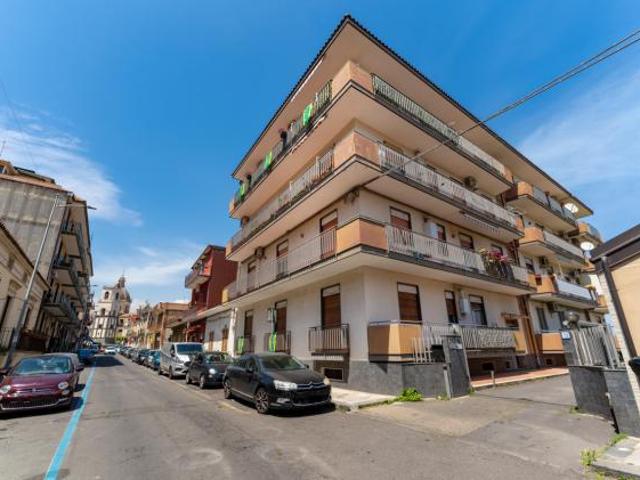 Quadrilocale in vendita a Aci Catena