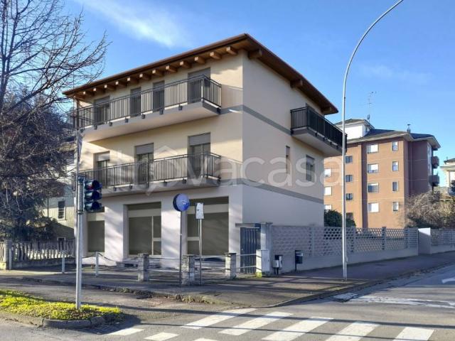 Quadrilocale in vendita a Buccinasco viale Lombardia, 25