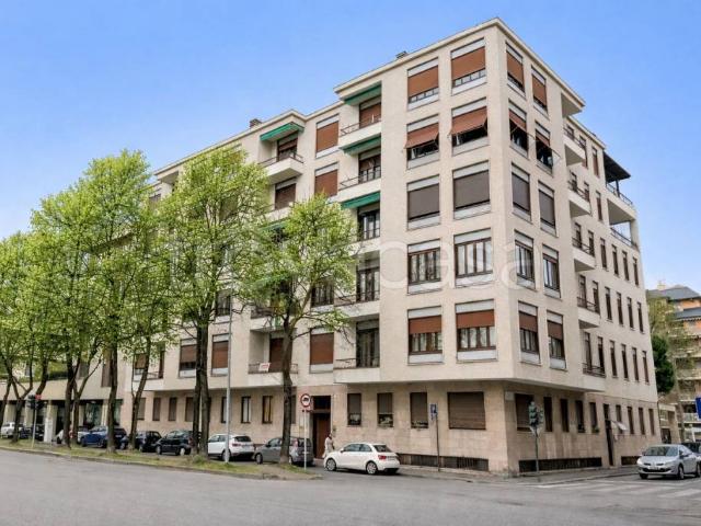 Quadrilocale in vendita a Busto Arsizio viale Luigi Cadorna, 5, Frati