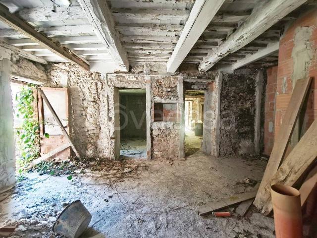 Quadrilocale in vendita a Buti via Annibale Marianini