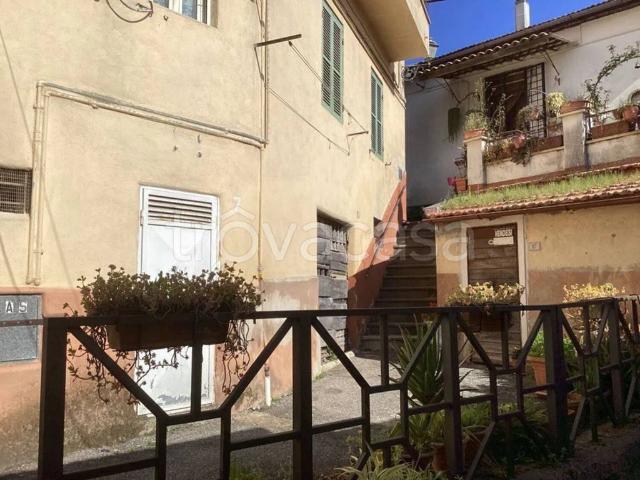 Quadrilocale in vendita a Bassano Romano via Cesare Battisti, 11