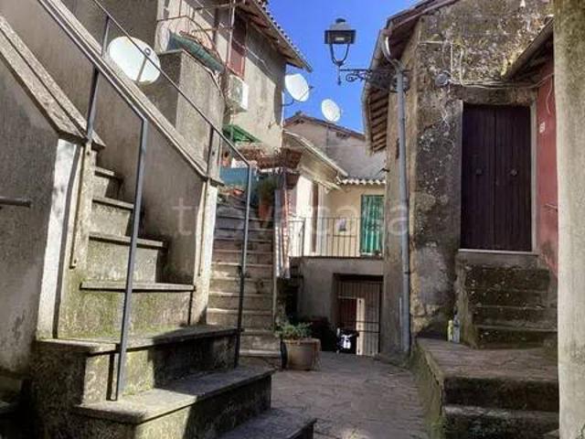 Quadrilocale in vendita a Bassano Romano via Del Poggio, 31