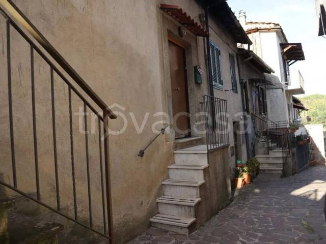 Quadrilocale in vendita a Bassano Romano via Silvio Pellico, 29
