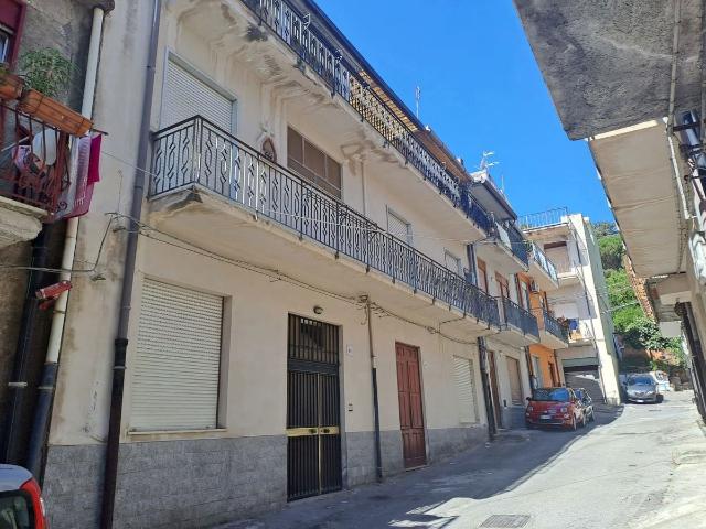 Quadrilocale in vendita a Barcellona Pozzo di Gotto