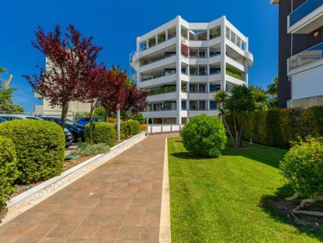 Quadrilocale in vendita a Bari, Picone