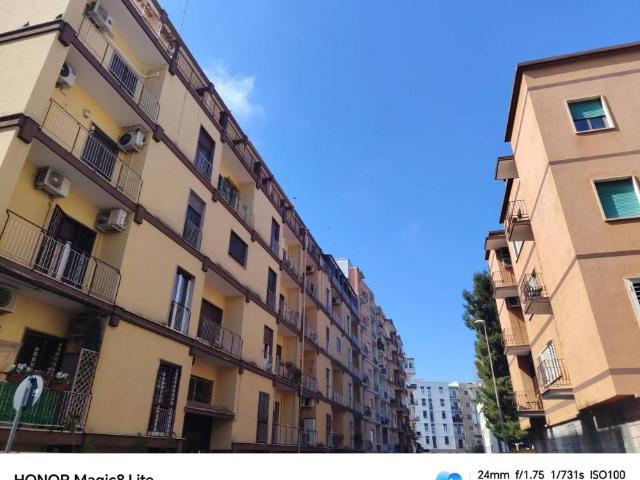Quadrilocale in vendita a Bari via Manfredi Azzarita, Carrassi